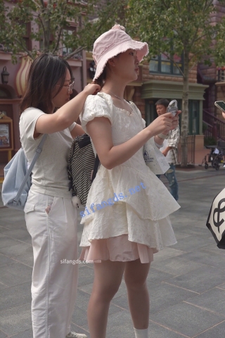 (BC-AA-575)蕾丝裙小姐姐肉色丝袜破洞了..无痕内弯腰CD