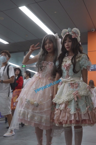 【xxn-257】粉色蕾丝裙可爱小姐姐..白丝屁股位置破了前后CD