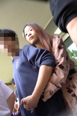 kc1566（空城原创）花裙美女和男友逛公园，淡蓝NN包裹翘臀