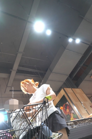 KC1576（空城原创）超宽松裤裙小少妇逛超市，CD白N包裹肥臀