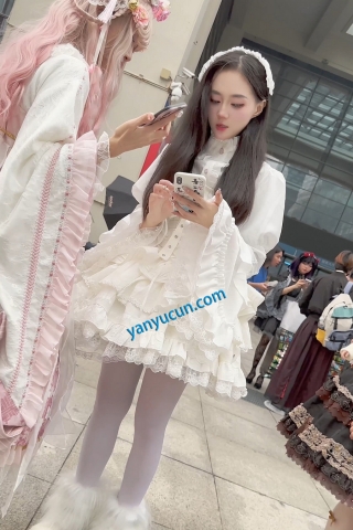 trump1370【KFC】⭐极品洛丽塔裙学姐镜头下跳舞·白丝袜超薄内微透毛