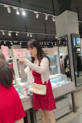 XM165红色连衣裙肉色丝袜美女，黄色内内