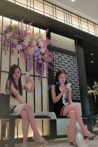 CS106【CSCD】黄色连衣裙美女和闺蜜逛街吃饭，白色屁股半透明内