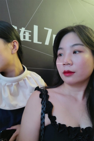 XM257黑色连衣裙小姐姐电梯怒脸拍脸，黑色窄内